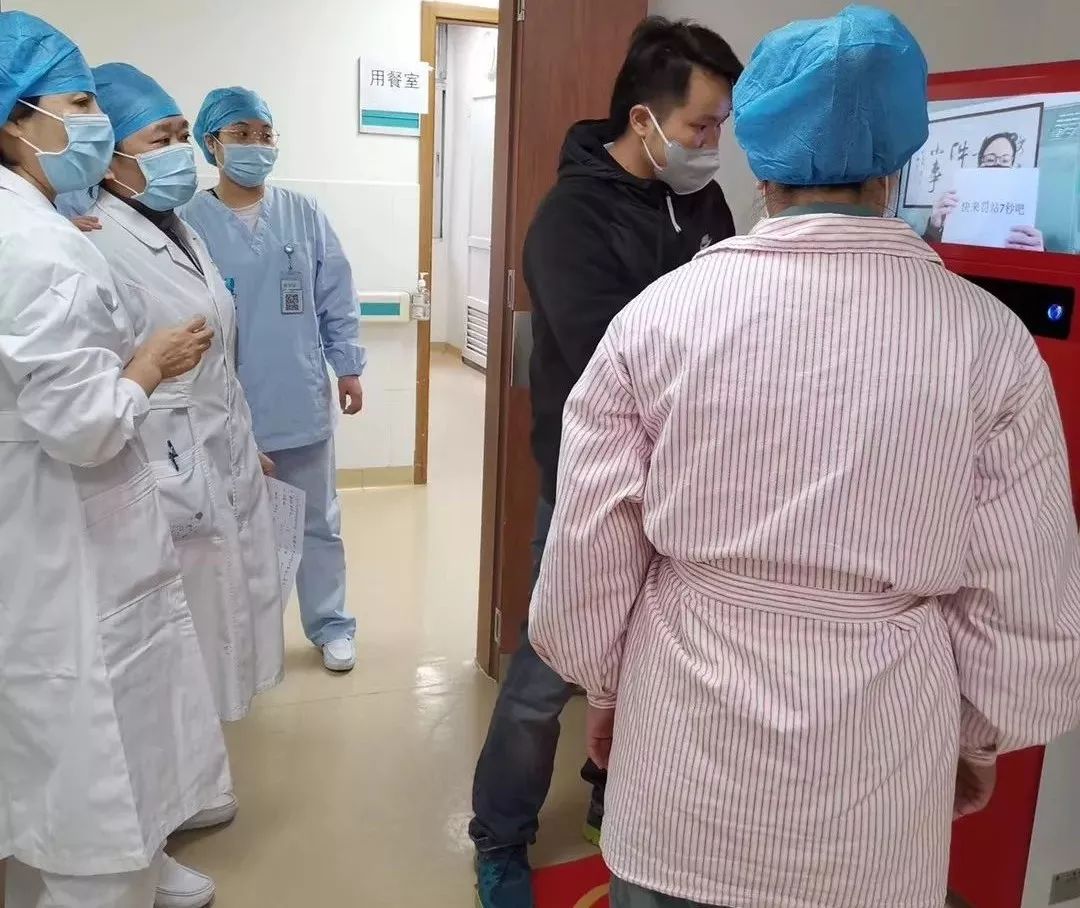 使用蒸汽人體智能消毒機用於醫護人員的消毒