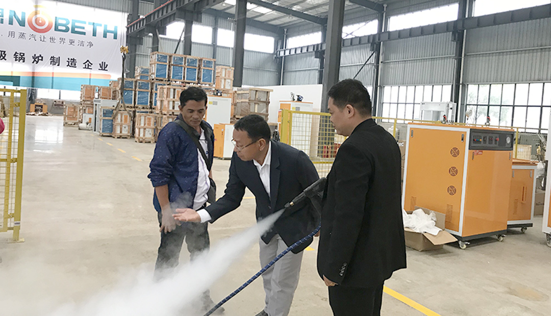 客戶來到91免费视频网站親自體驗洗車消毒蒸汽發生器