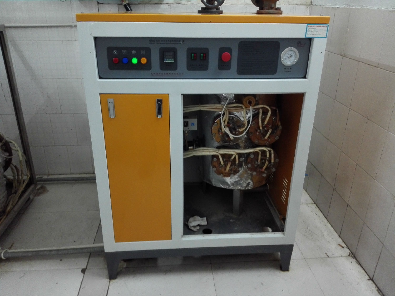 可降解餐具可使用全自動蒸汽發生器進行輔助生產
