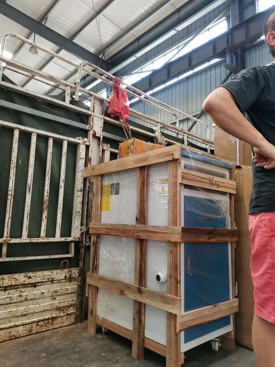 蒸包子潔淨蒸汽發生器正在裝車發往山東